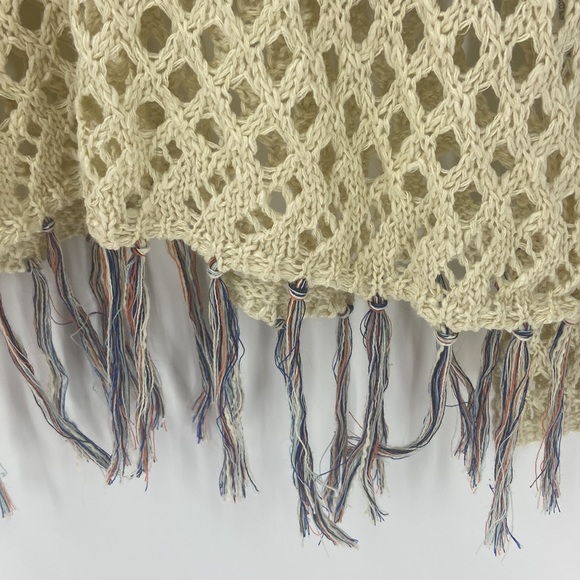 Boho fisherman’s open weave lace long cream tunic with hood and fringe - Picture 9 of 16
